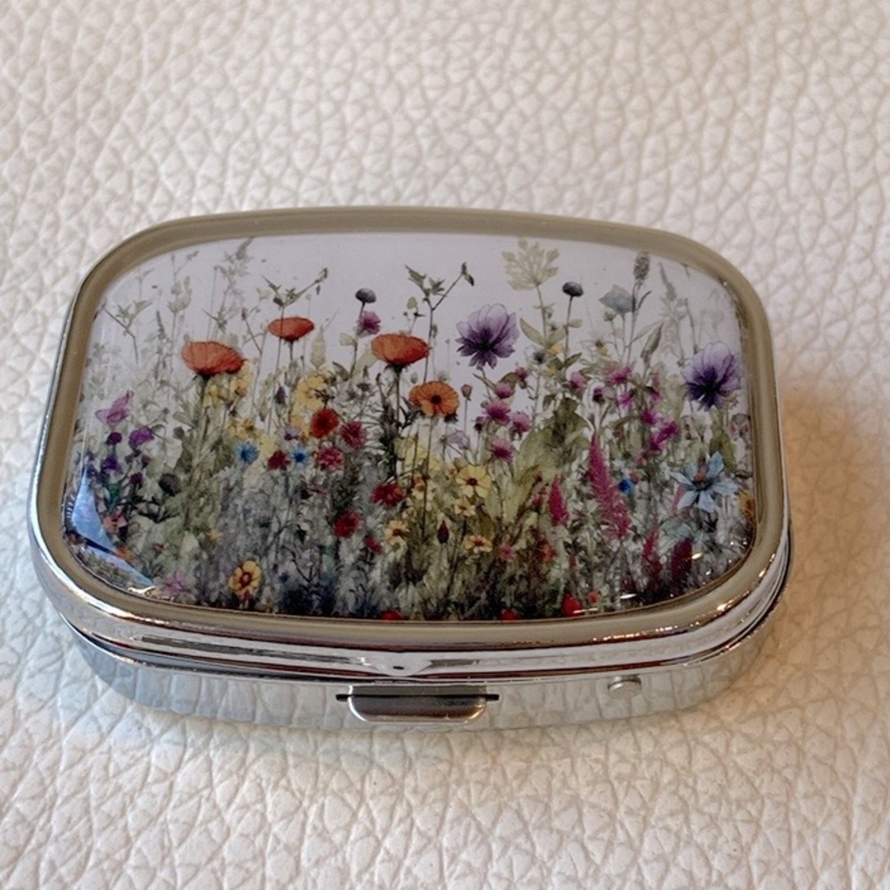 NIB 1pc Chic Watercolor Floral Pill Case /Small Jewelry Box
